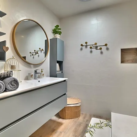 דירה Precieux - Parking Gratuit, Climatisation, Tv 4k, Fibre, Terrasse, Entierement Renove *