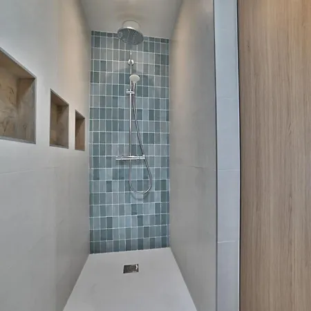 Precieux - Parking Gratuit, Climatisation, Tv 4k, Fibre, Terrasse, Entierement Renove