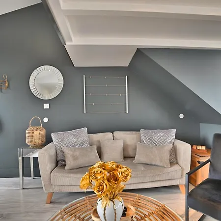 Apartment Precieux - Parking Gratuit, Climatisation, Tv 4k, Fibre, Terrasse, Entierement Renove